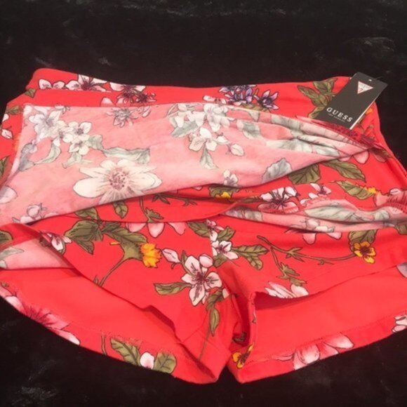 GUESS Koko Asymmetrical Skort In Flourish. M, XL - Picture 2 of 14